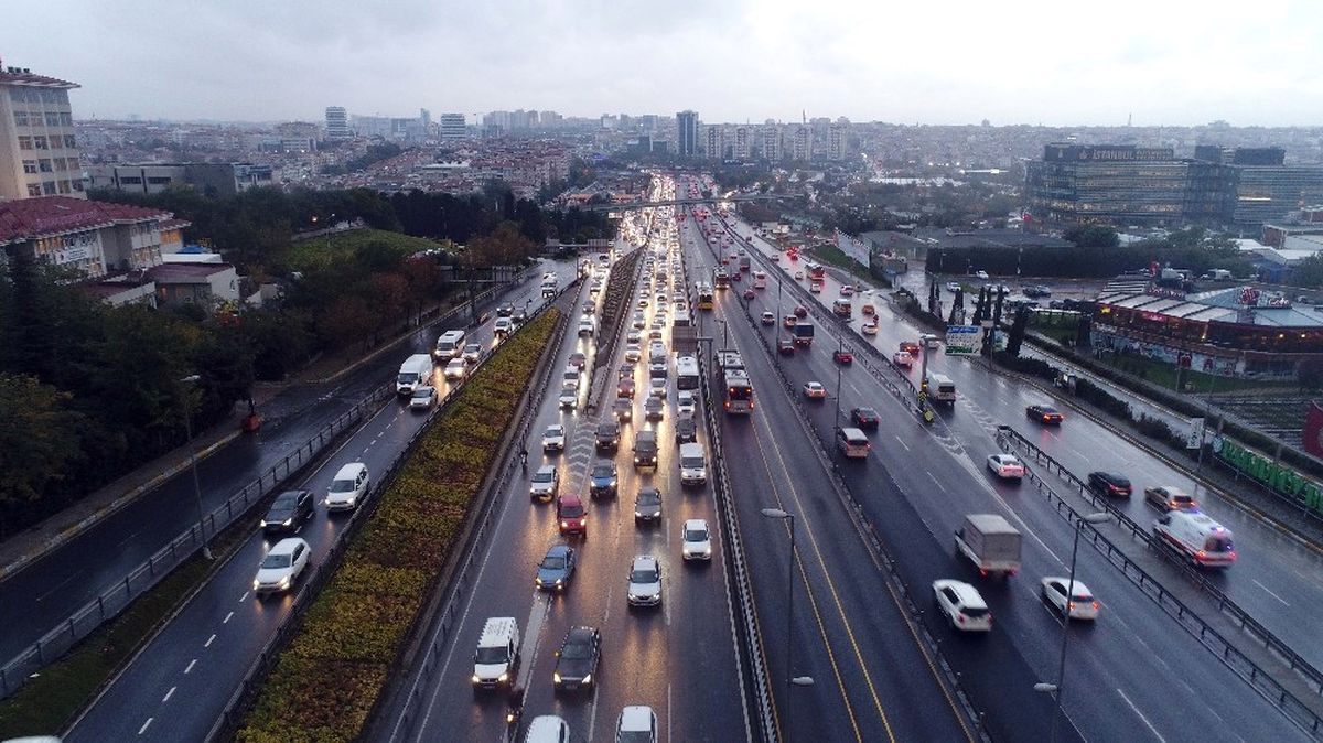 Yoğun Trafik Havadan Böyle Görüntülendi
