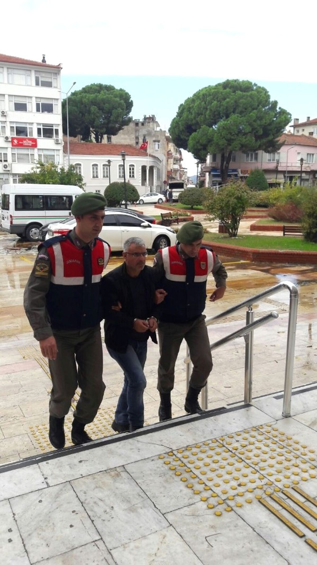 Aydın\'da Sosyal Medyadan Terör Propagandası Yapan 26 Kişi Tutuklandı