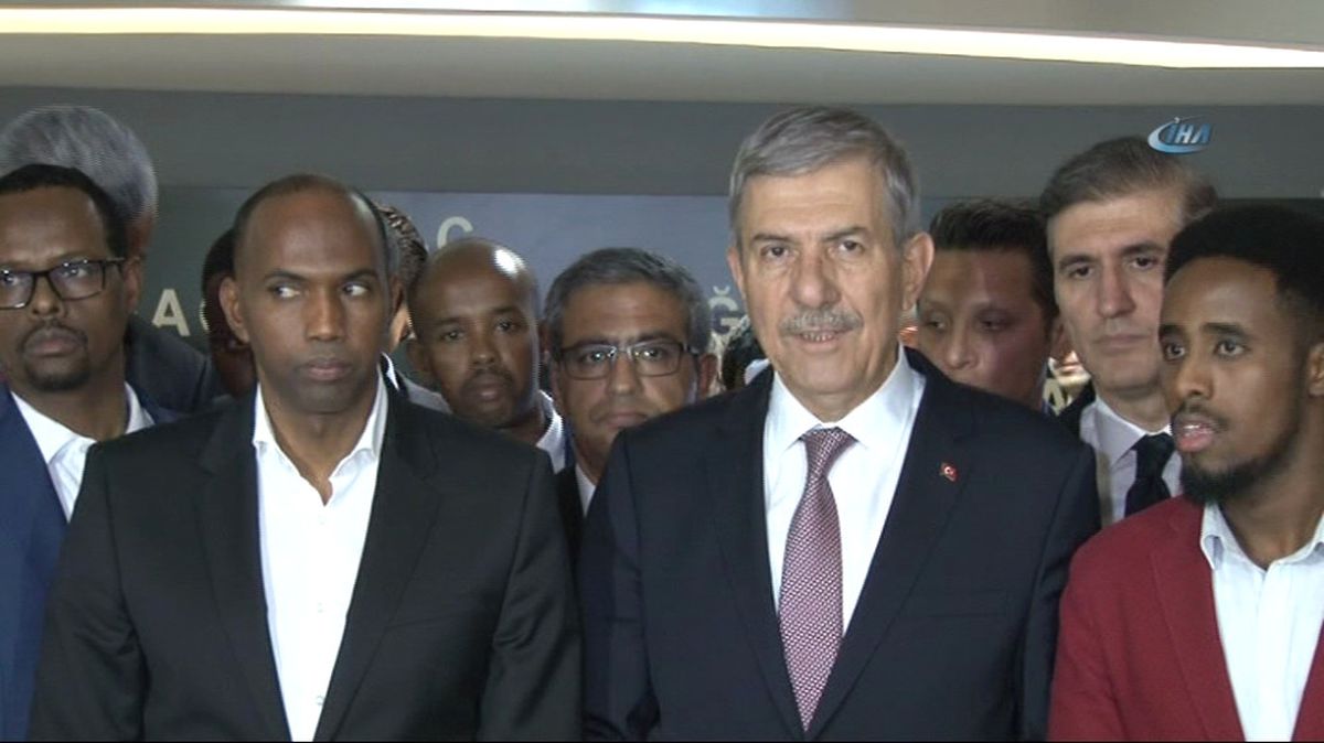 Bakan Demircan\'dan Somalili Yaralılara Ziyaret