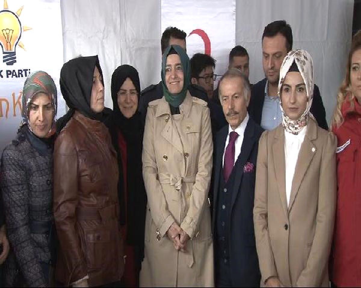 Bakan Kaya ve Başbakan Yıldırım\'ın Kızı Arakan İçin Kurulan Çadırı Ziyaret Etti