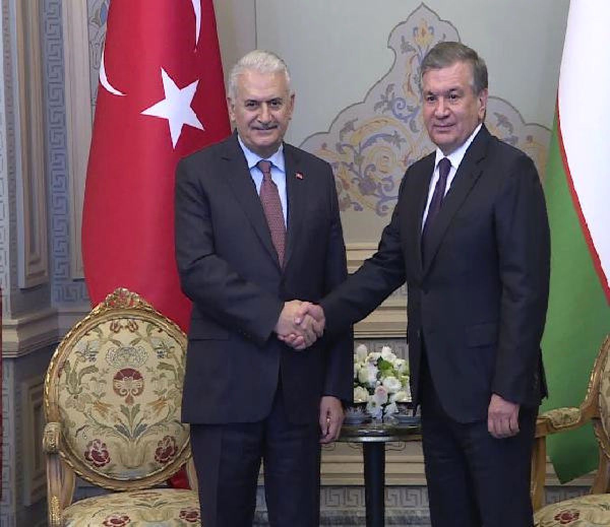 Başbakan Yıldırım Özbekistan Cumhurbaşkanı Mirziyoyev ile Görüşüyor