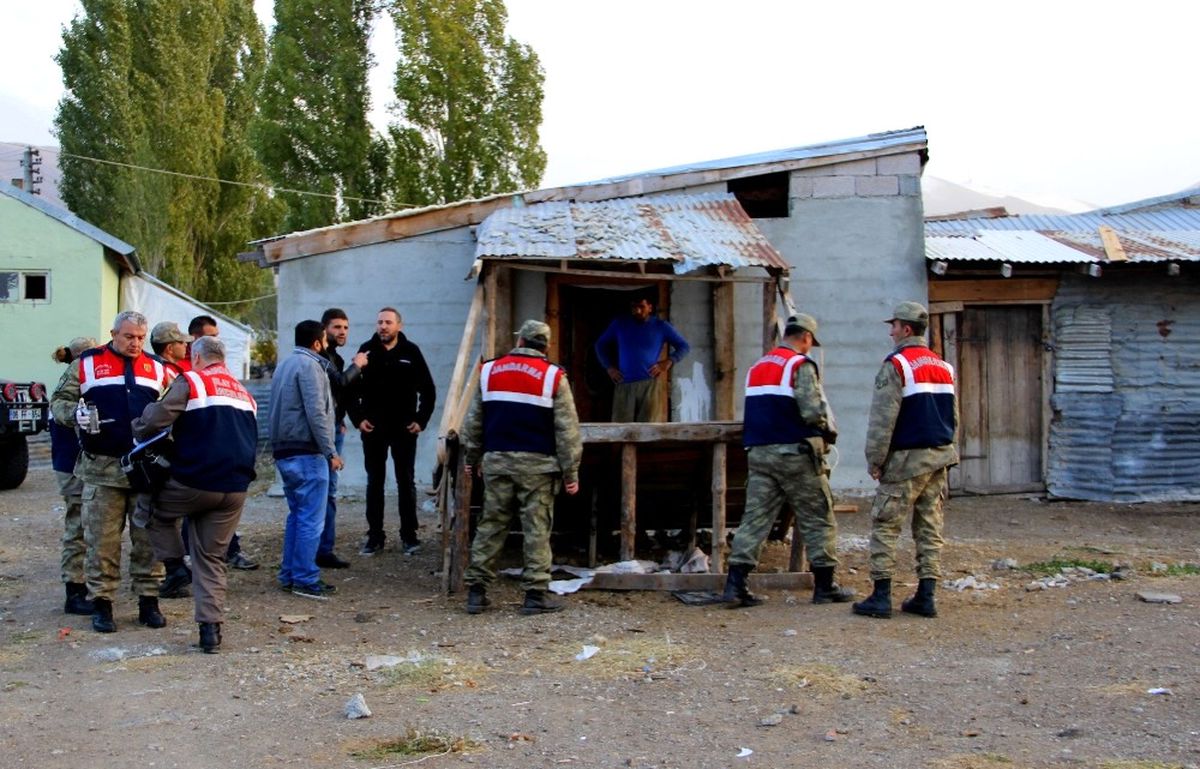 Bomba Şüphesiyle Kovalanan Aracın Bagajından Buzağı Çıktı
