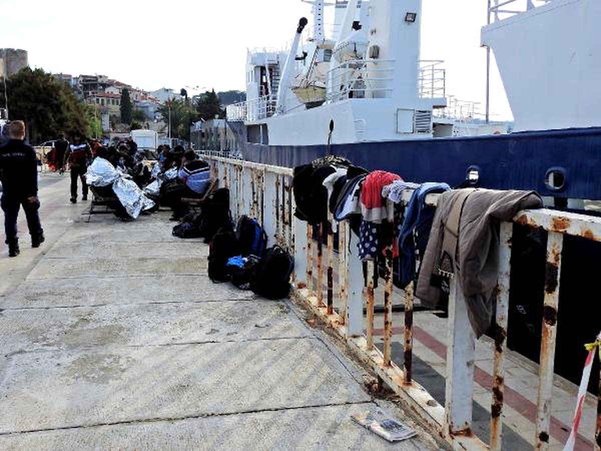 Botları Su Alan 66 Suriyeli Kaçağı Sahil Güvenlik Kurtardı