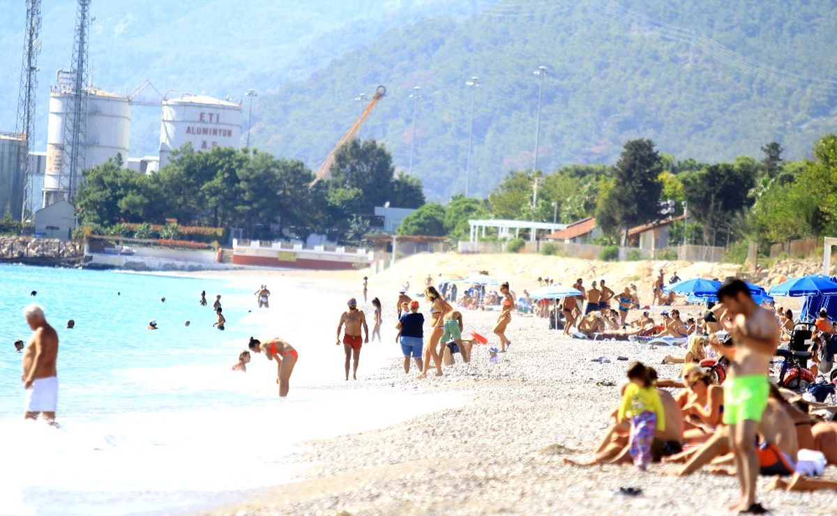 Burası Antalya: İnsanlar Denizde