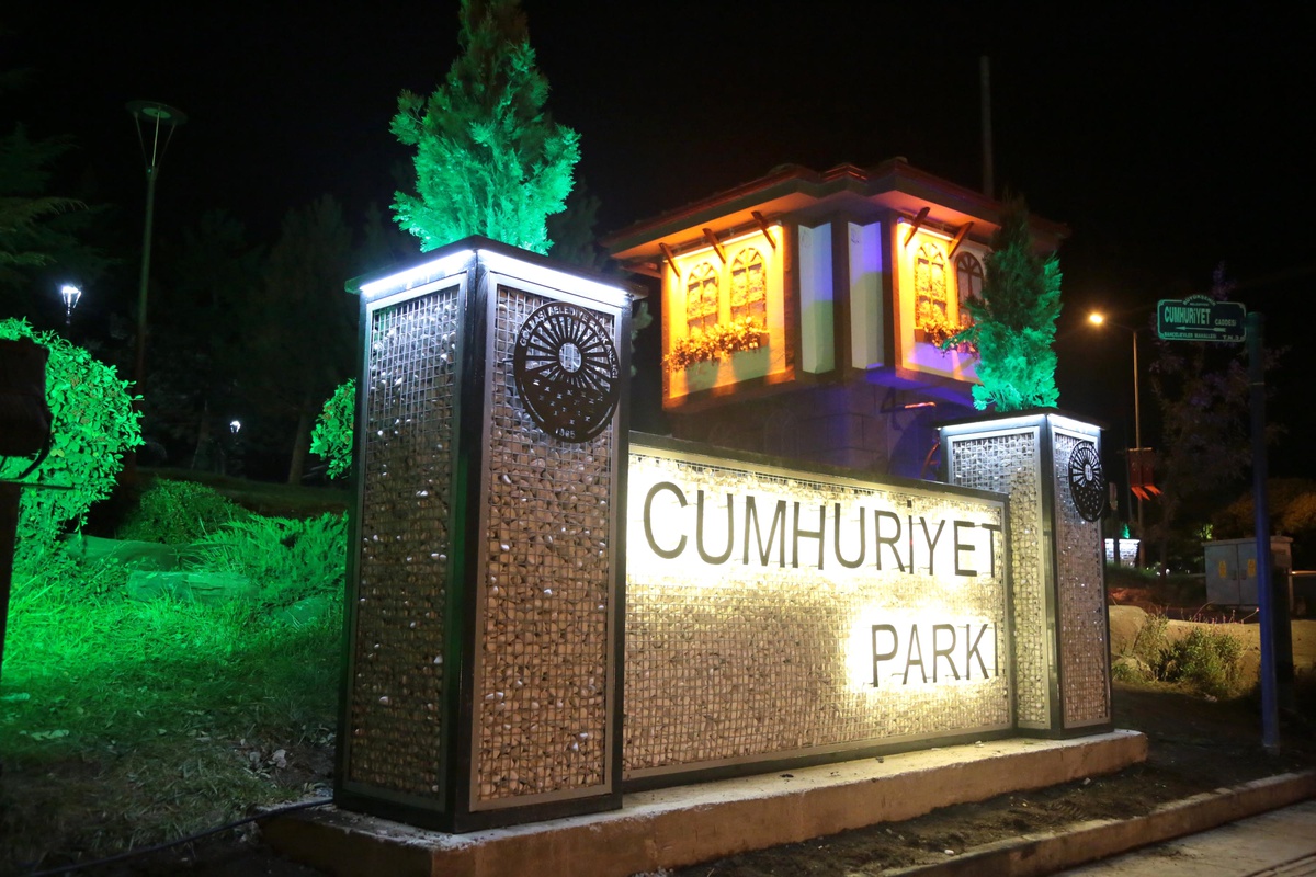 Cumhuriyet Parkı\'nda Geleneksel Mimari Yaşatılıyor
