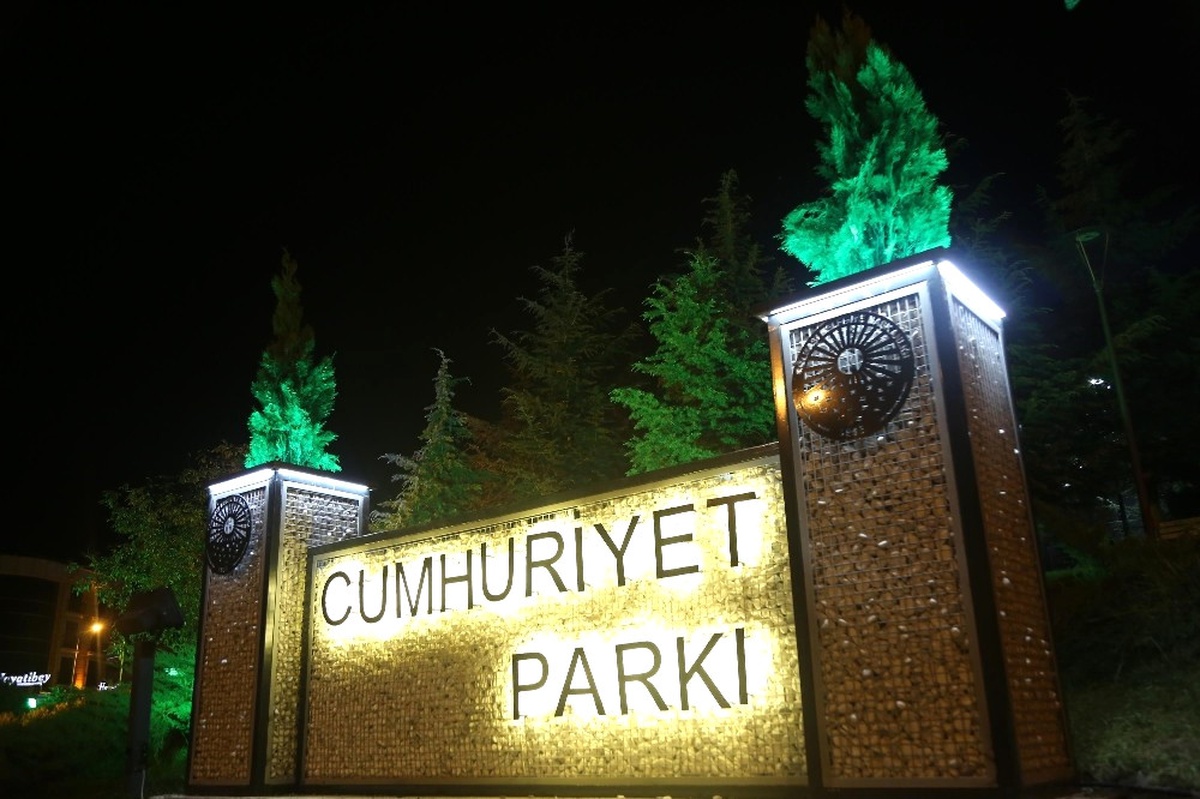Cumhuriyet Parkı\'nda Geleneksel Mimari Yaşatılıyor