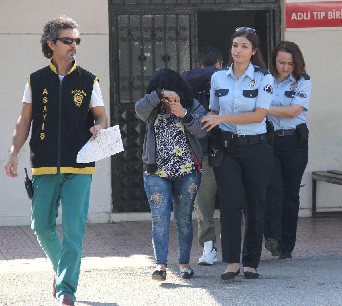 El Ele Kuyumcuya Götürüp Evlilik Vaadiyle Dolandırdılar