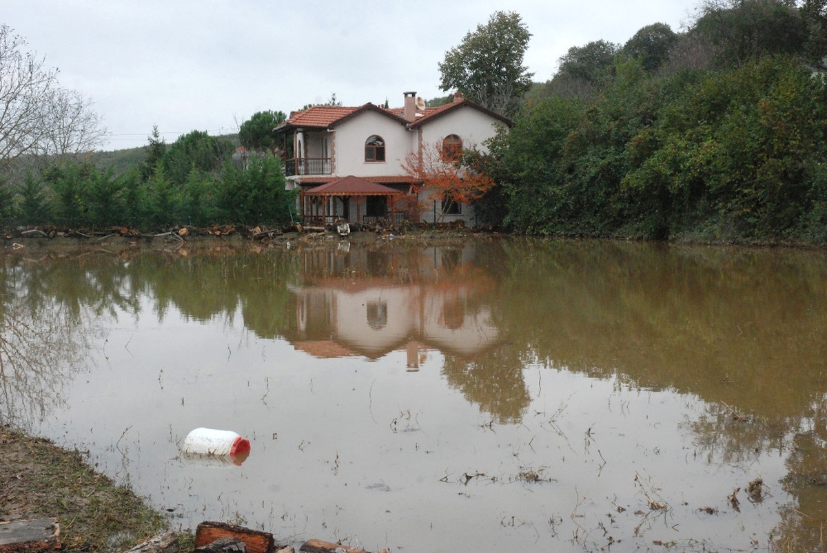 Evleri Sular Altında Kalan Vatandaşlar Yardım Bekliyor