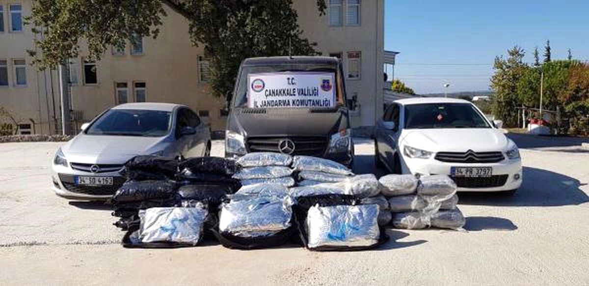 Ezine\'de Ele Geçirilen 300 Kilo Skunk ile İlgili 9 Şüpheli Adliyede