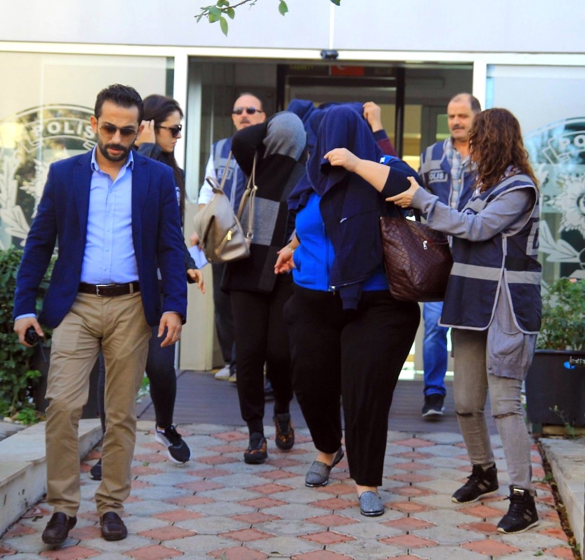 Fakir Kadınları Fuhşa Sürükleyen 4 Şüpheli Adliyeye Sevk Edildi