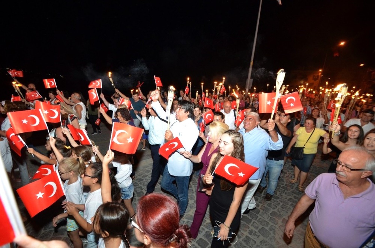 Foça\'da Cumhuriyet Coşkusu İçin Hazırlıklar Tamam