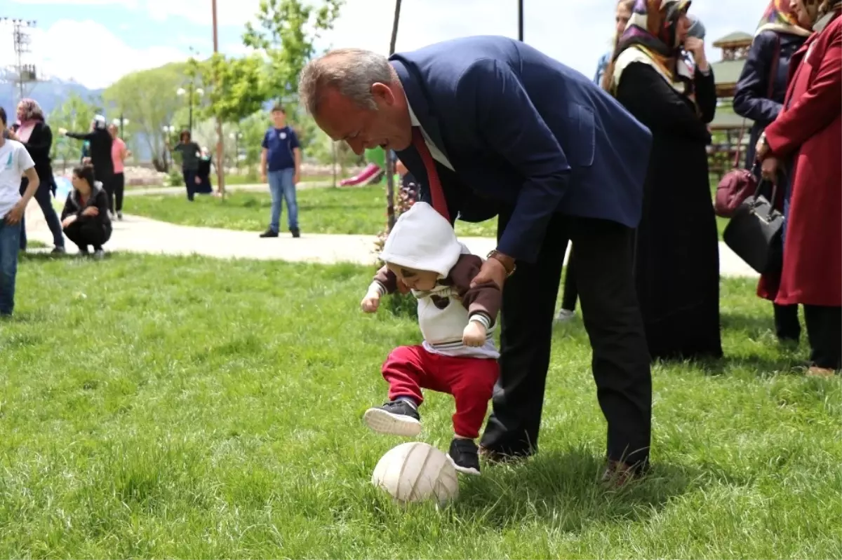 Gönlünüzü ve Sofranızı Bir Çocuğa Açın