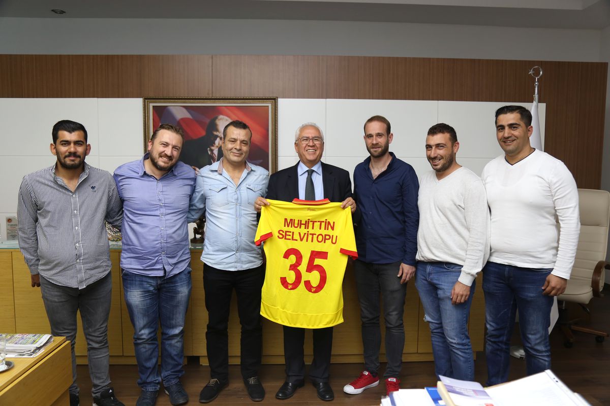 Göztepelilerden Başkan Selvitopu\'na Formalı Ziyaret