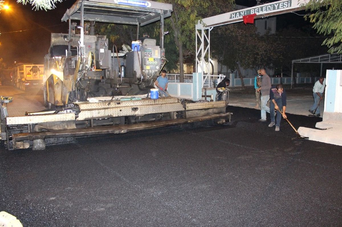 Hani\'nin Salih Beg Caddesi Asfaltlanıyor