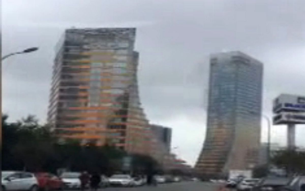 İstanbul\'da Gökdelen Yangını