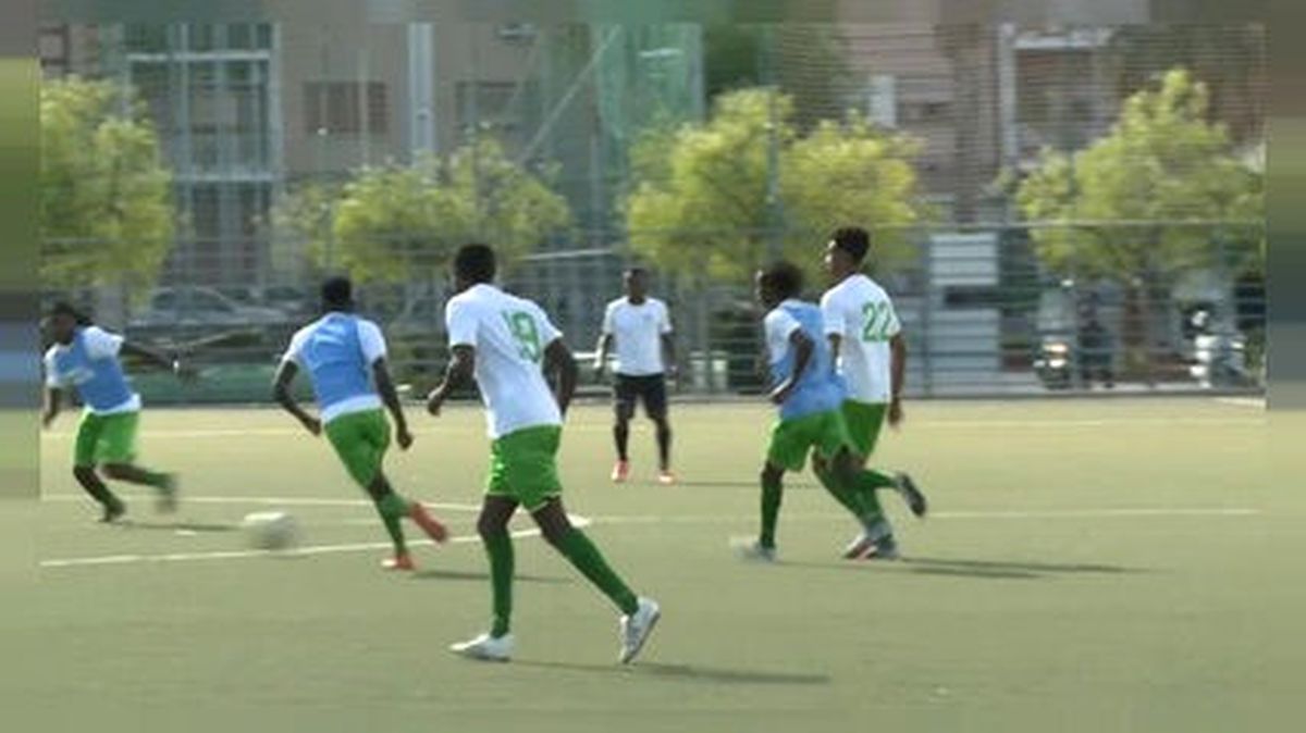 İtalya\'nın Eski Golcüsü Schillaci Sadece Göçmenlerden Oluşan Bir Futbol Takımı Kurdu