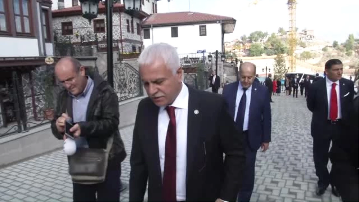 İyi Parti Genel Başkanı Akşener, Hacı Bayram Veli Türbesi\'ni Ziyaret Etti