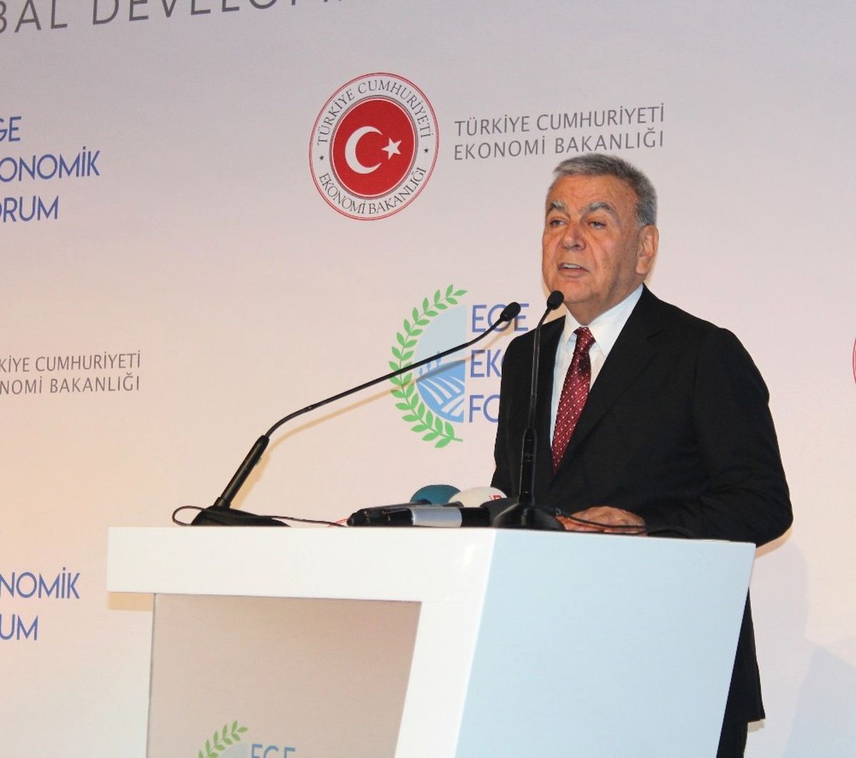 İzmir Büyükşehir Belediye Başkanı Kocaoğlu: "İzmir\'in Tozunu Silktik"