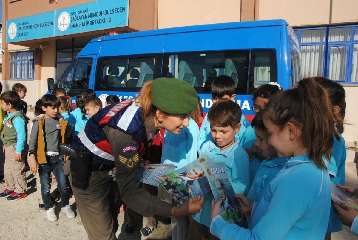 Jandarmadan Okul Önlerinde Sıkı Kontrol