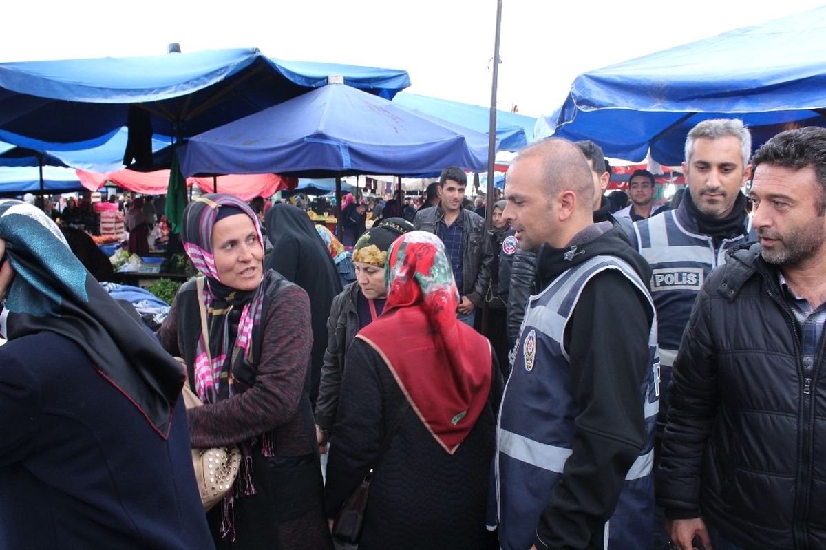 Kocaeli\'de Polis Ekiplerinden "Huzurlu Pazar" Uygulaması