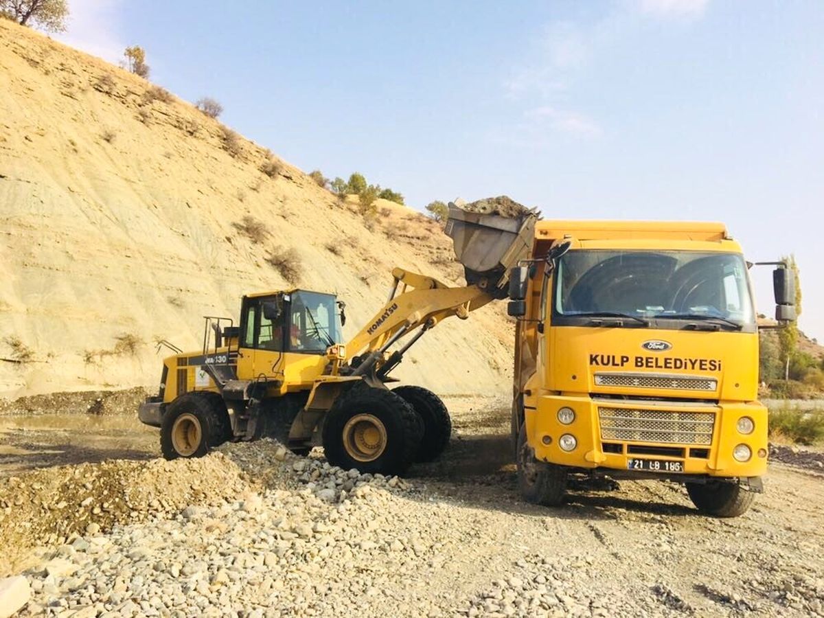 Kulp Belediyesi Kumlama Çalışmalarını Sürdürüyor