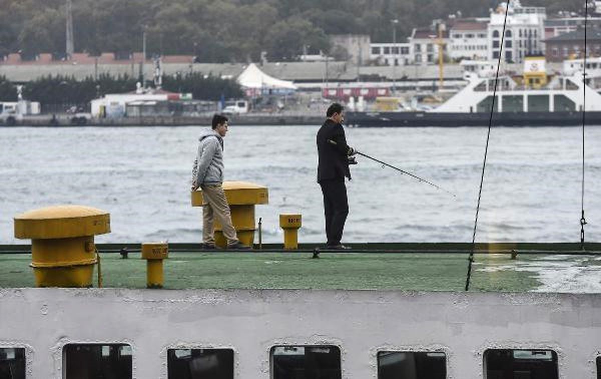 Mesaiyi Bekleyen Kaptanın İstavrit Keyfi