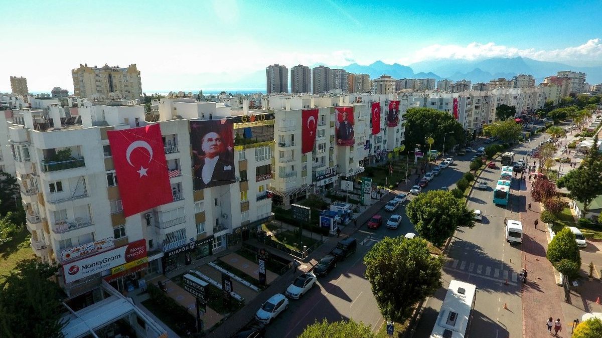 Muratpaşa\'da Cumhuriyet Coşkusu