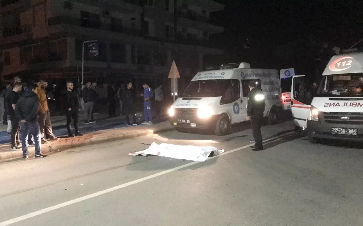 Otomobil Bisikletli Öğrencilere Çarptı