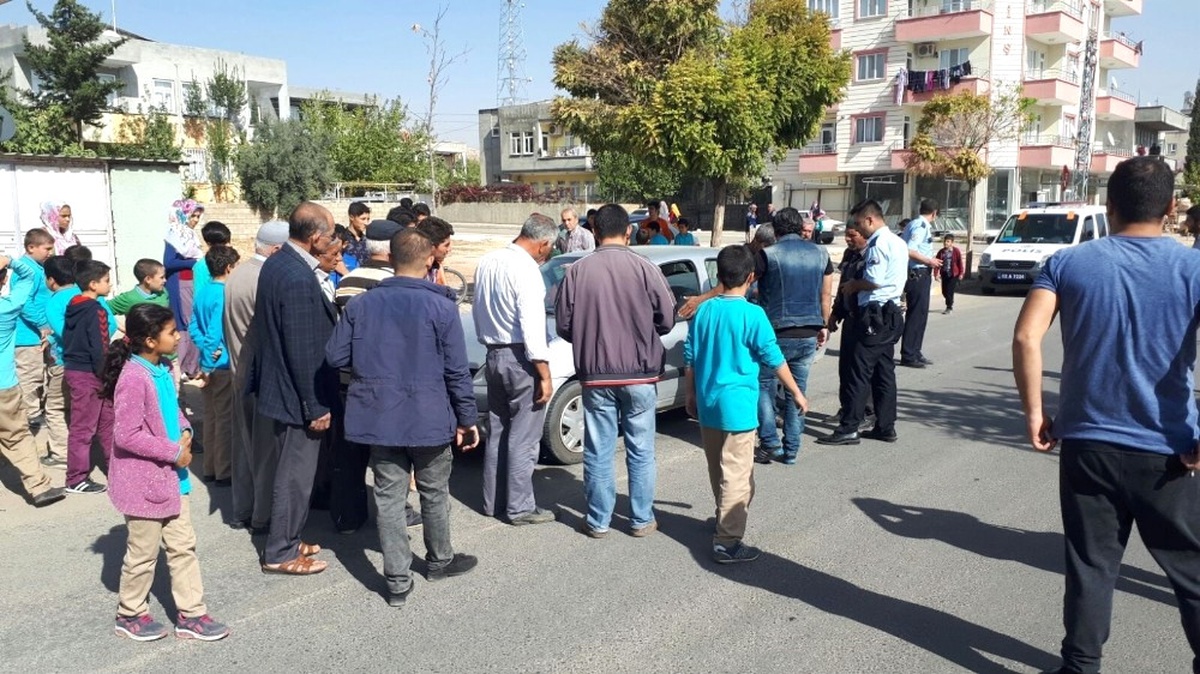 Otomobil Kız Öğrenciye Çarptı: 1 Yaralı