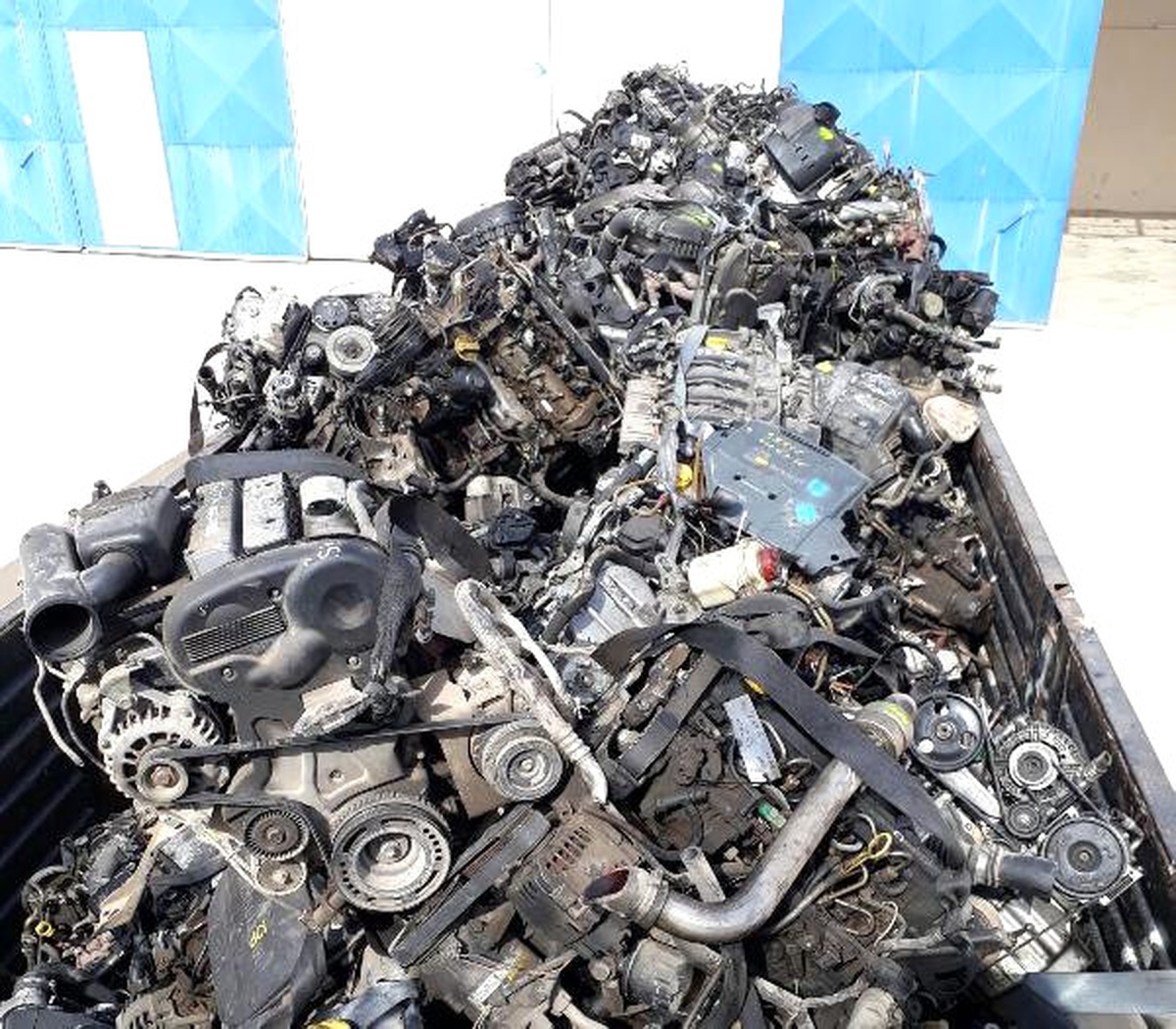 Şanlıurfa\'da Gümrük Kaçağı 118 Otomobil Motoru Ele Geçirildi