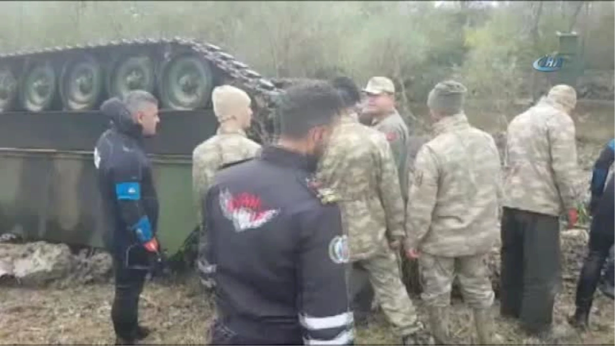 Tekirdağ\'da Sele Kapılan Askeri Zırhlı Araç Çıkarıldı