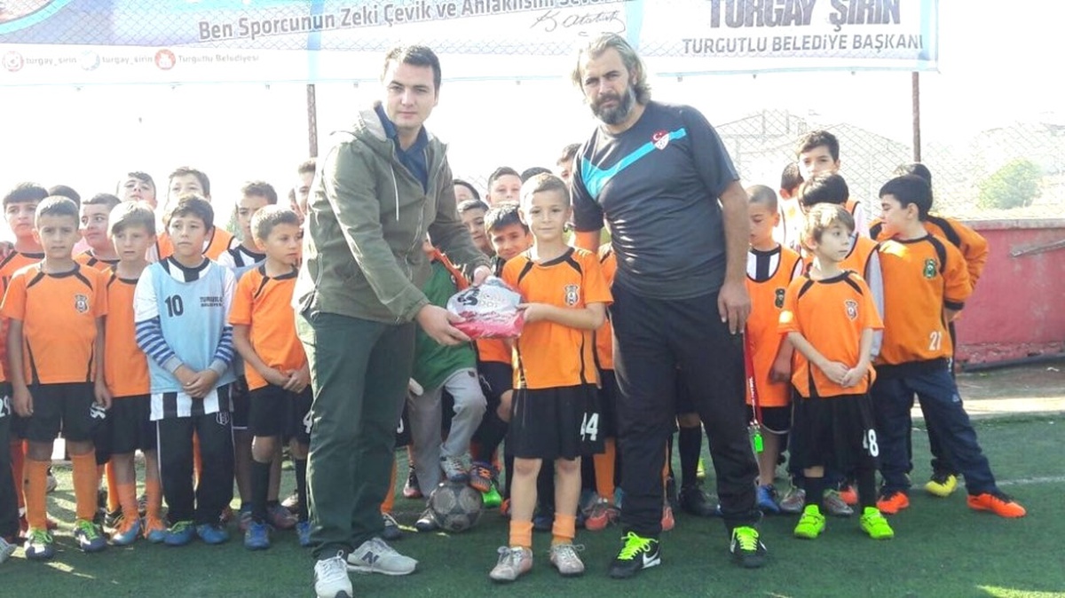 Türkiye 2\'ncisi Minik Futbolculara Başkan Şirin\'den Destek