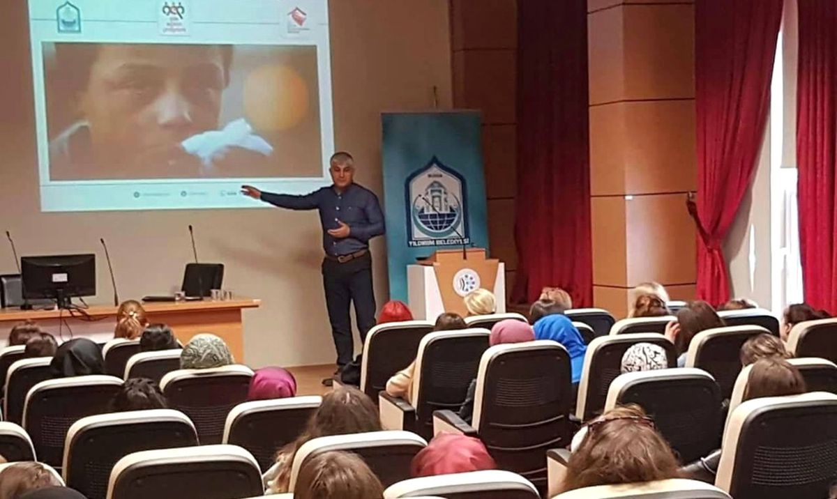 Üniversitelilere "Mutlu Aile" Semineri