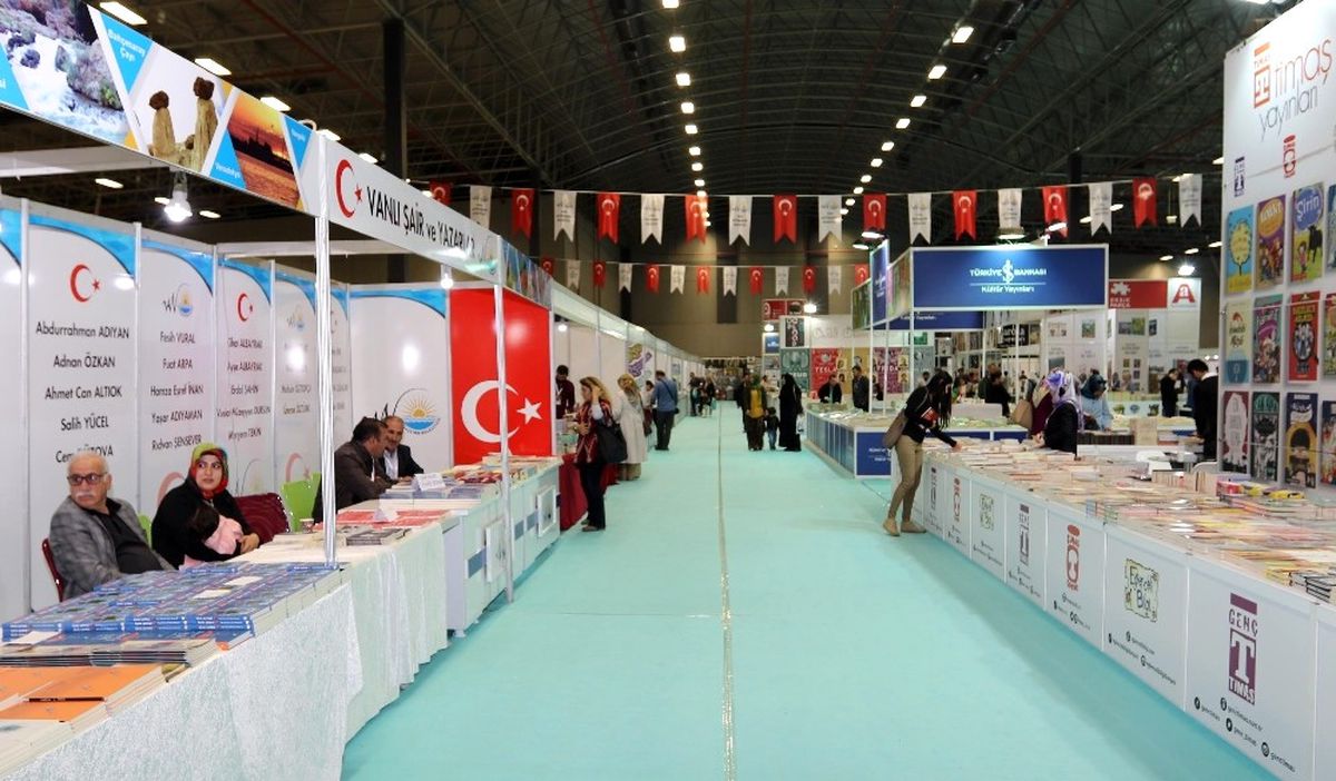 Van Kitap Fuarı\'na Büyük İlgi
