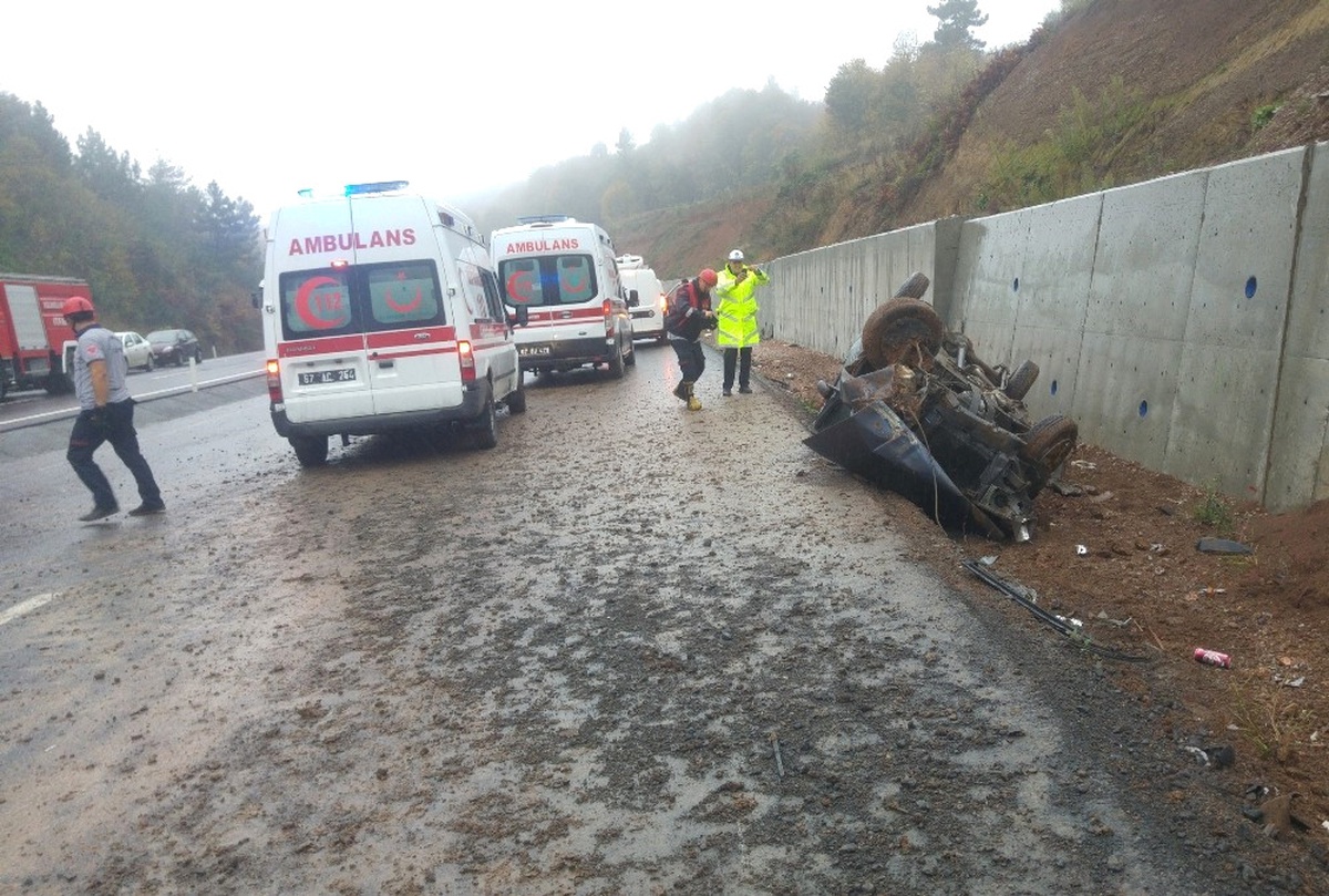 Yoldan Çıkan Otomobil Takla Attı: 4 Yaralı