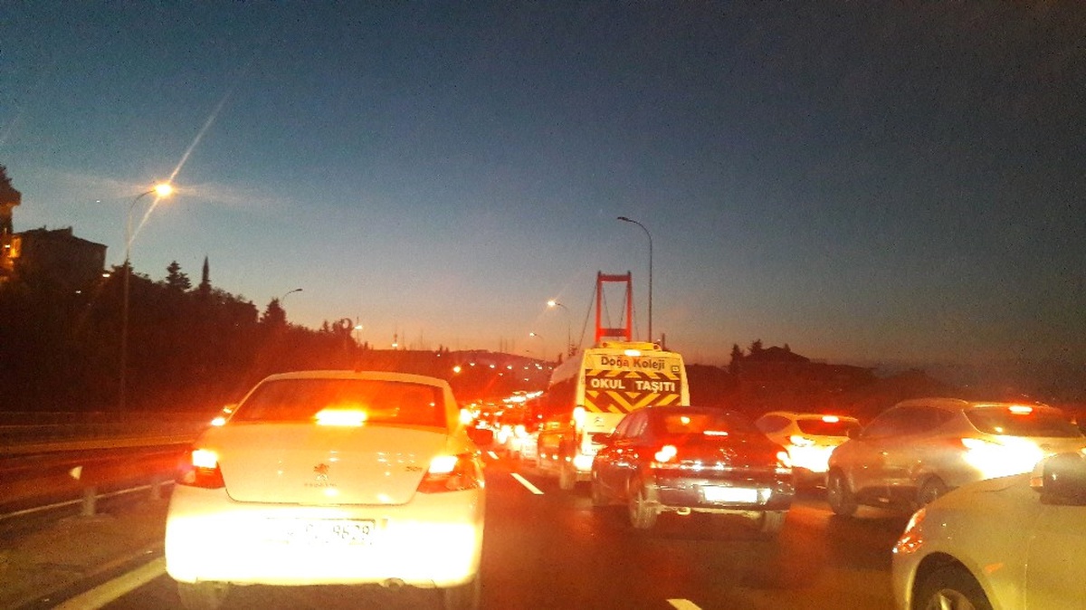 15 Temmuz Şehitler Köprüsünde Kaza: Trafik Durma Noktasına Geldi