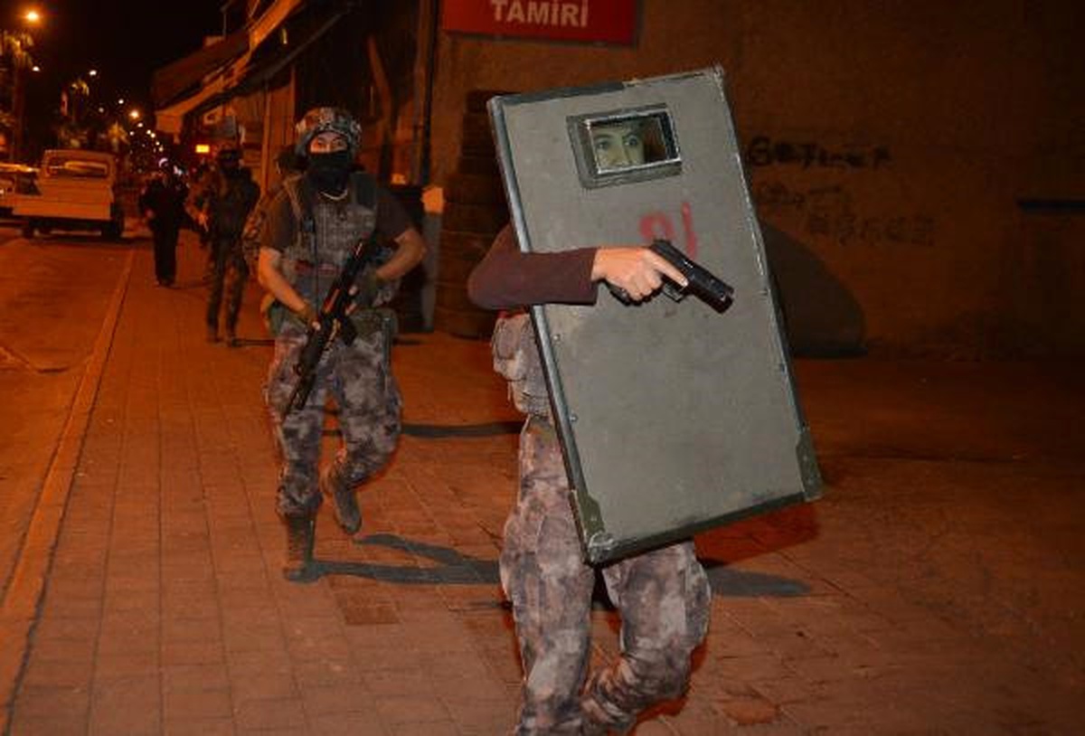 Adana\'da Firarilere Şafak Operasyonu