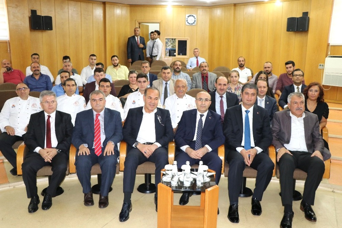 Adana Lezzet Festivali\'ne Katılan Firmalara Sertifika Verildi