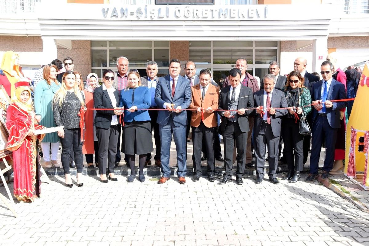 Adem\'den Yılsonu Sergisi