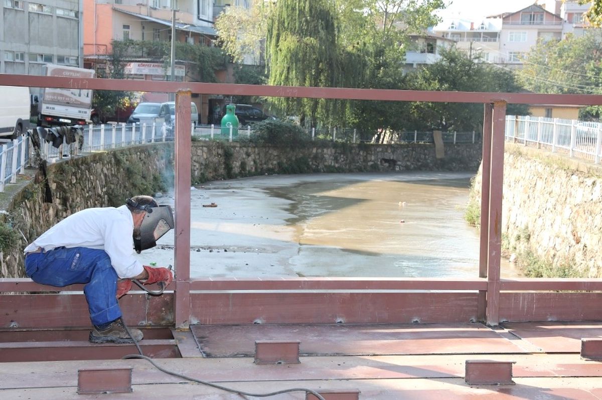 Ağadere Caddesi\'nde Trafiği Rahatlatacak Çalışma