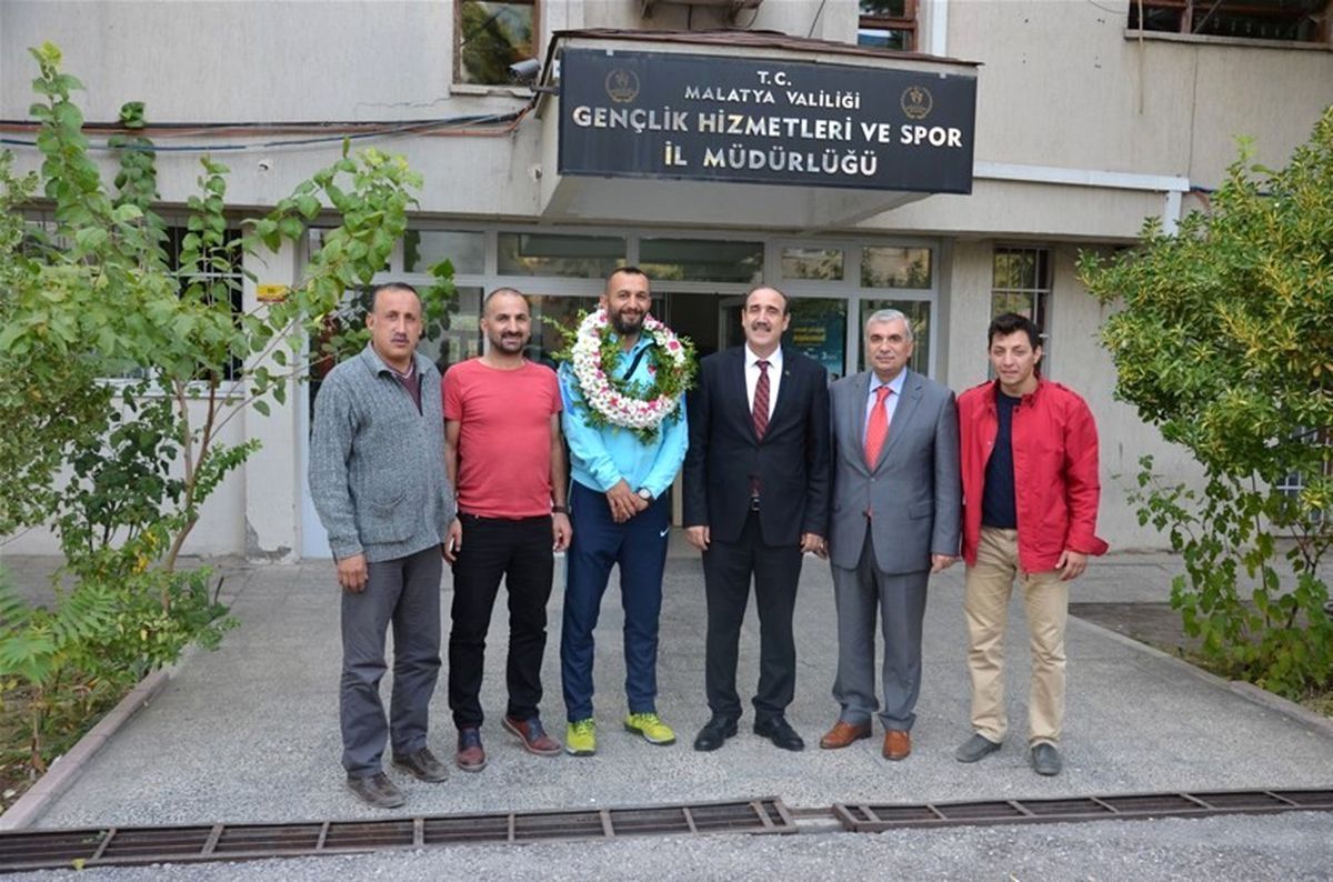 Ampute Milli Takımı\'nın Kalecisi Selim Karadağ\'a Memleketinde Büyük İlgi