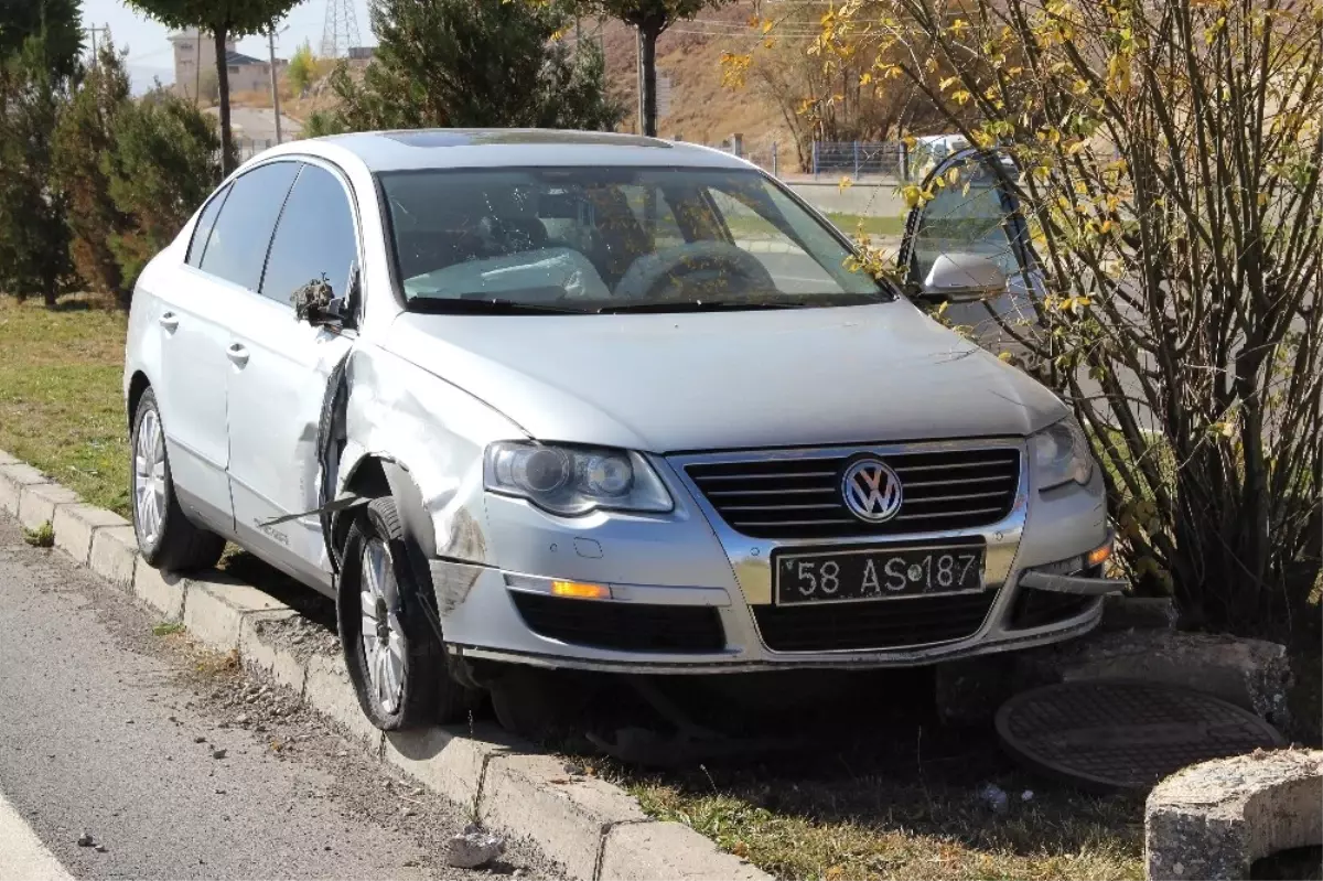 Bakan Yılmaz\'ın Konvoyunda Trafik Kazası