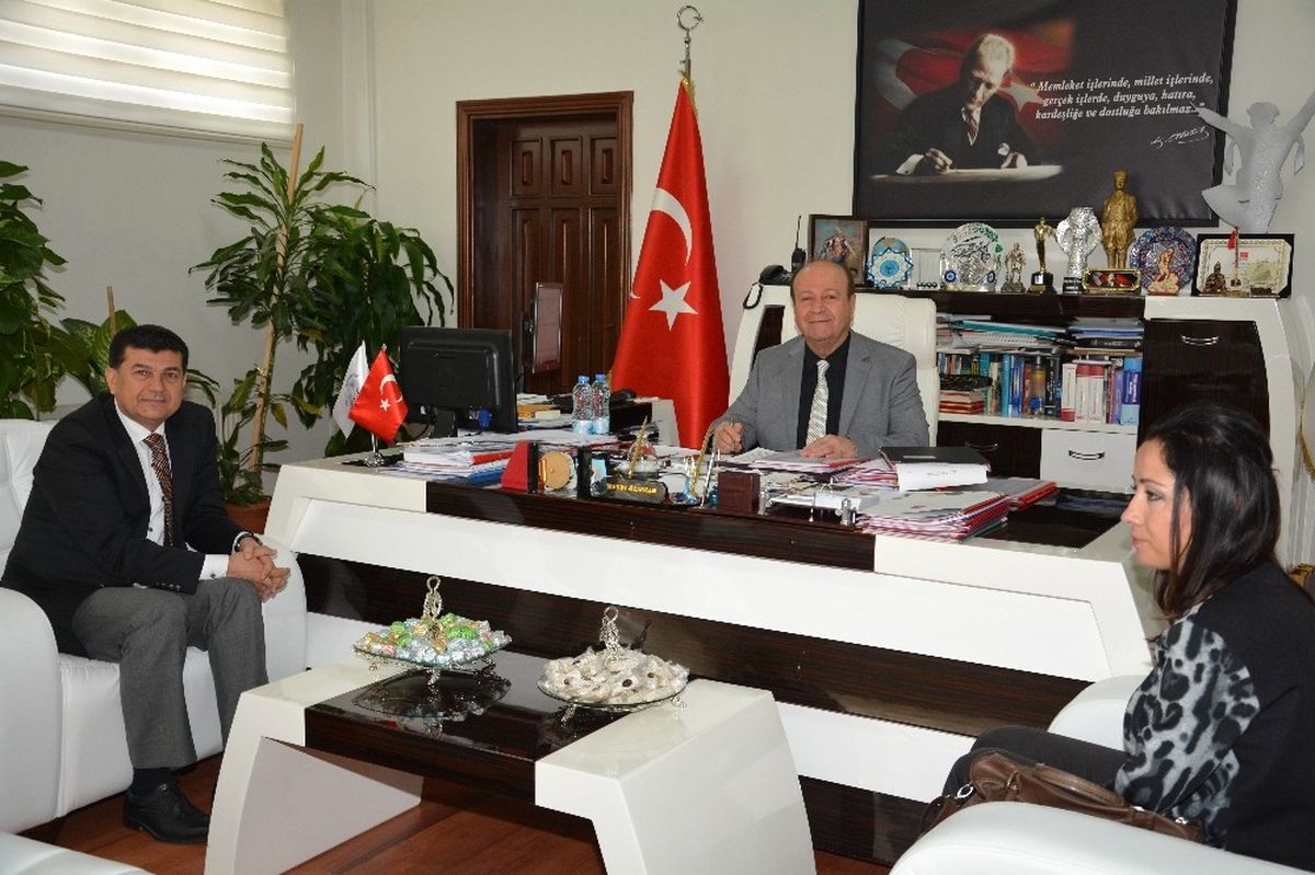 Başkan Özakcan; "Halkımızın Yararına Olacak Her Projeye Açığız"