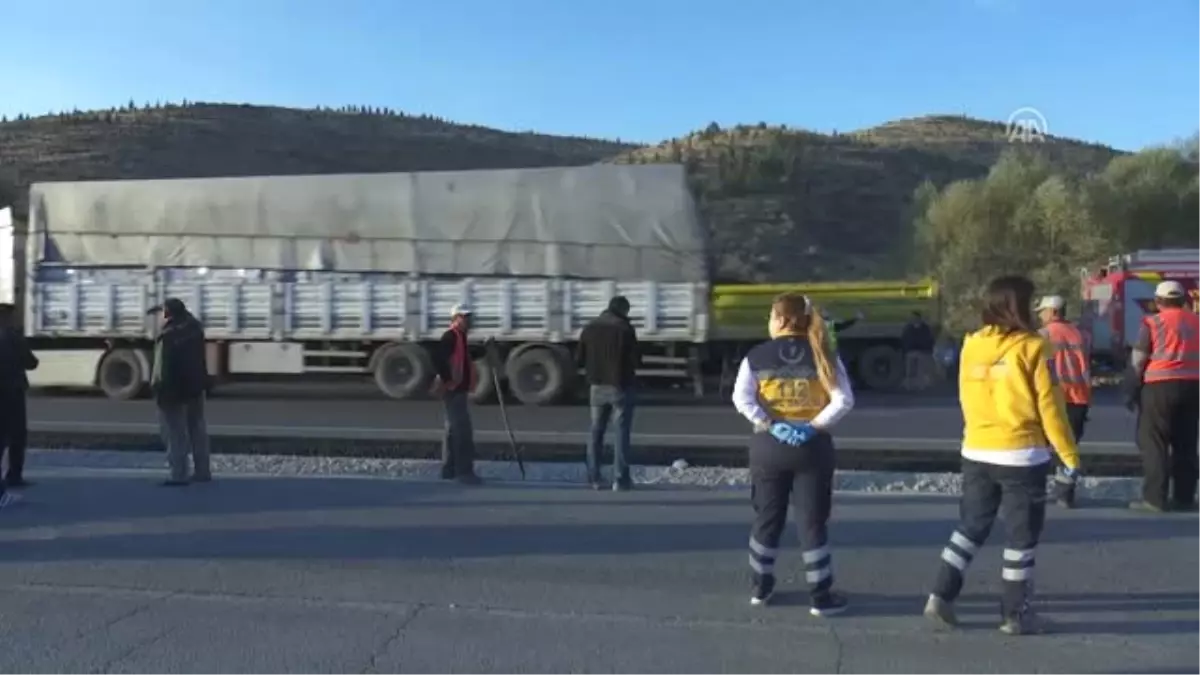 Başkentte Kamyonla Tır Çarpıştı: 1 Ölü