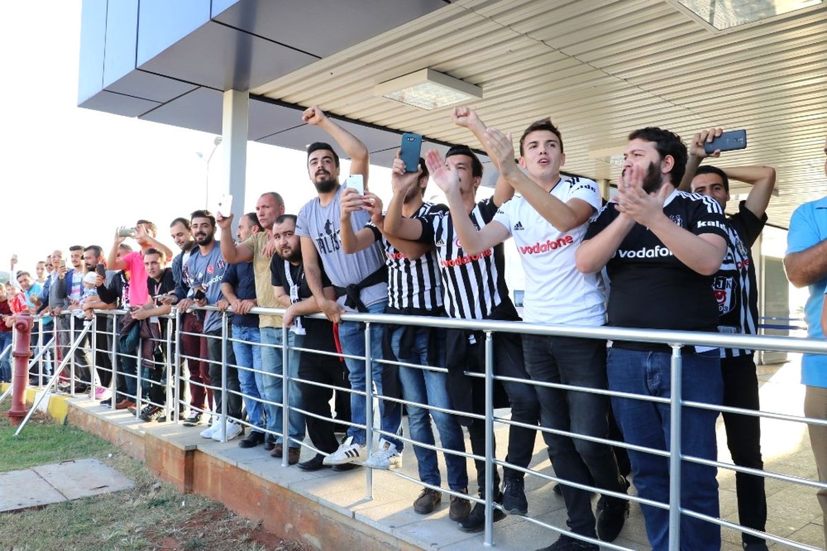 Beşiktaş Kafilesi Alanya\'ya Geldi