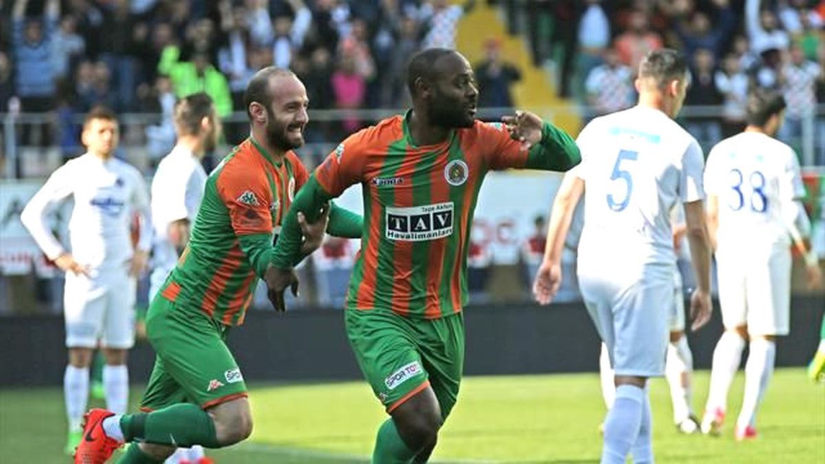 Beşiktaş Maçı Öncesinde Aytemiz Alanyaspor\'da Gıda Zehirlenmesi Şoku