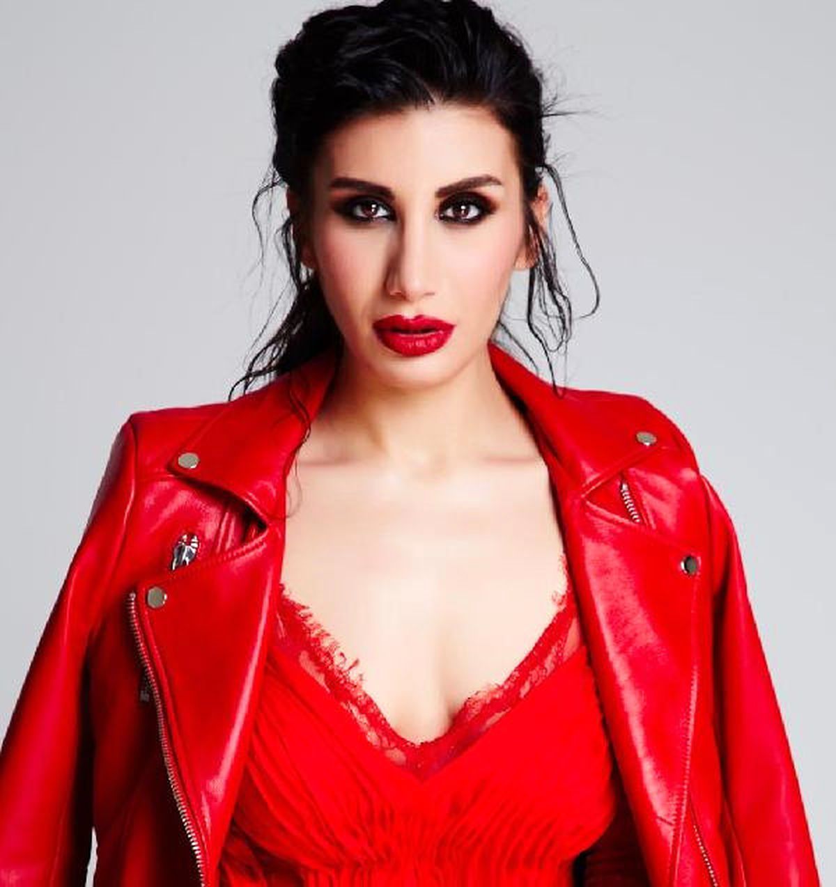 Bursa\'da Tepkiler Nedeniyle İrem Derici Konseri İptal Edildi