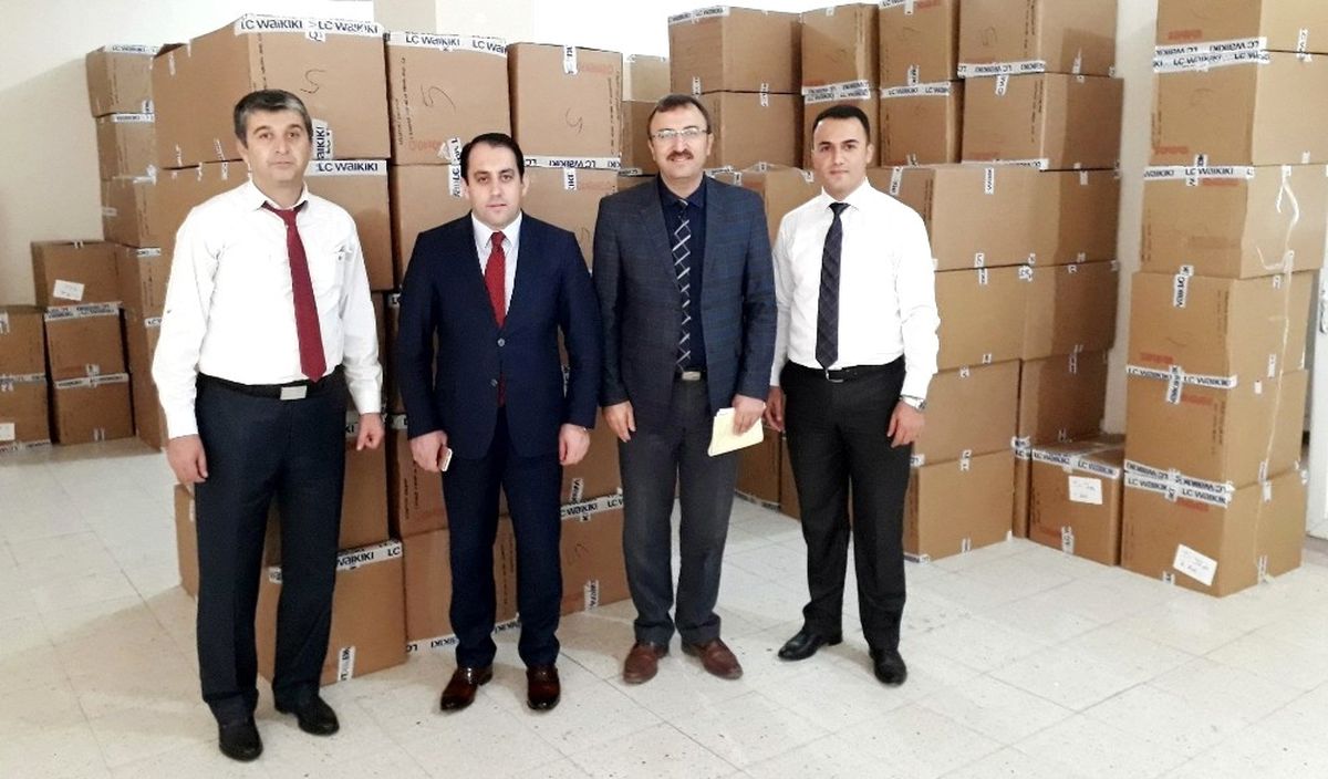 Darende\'de Öğrencilere Giysi Yardımı