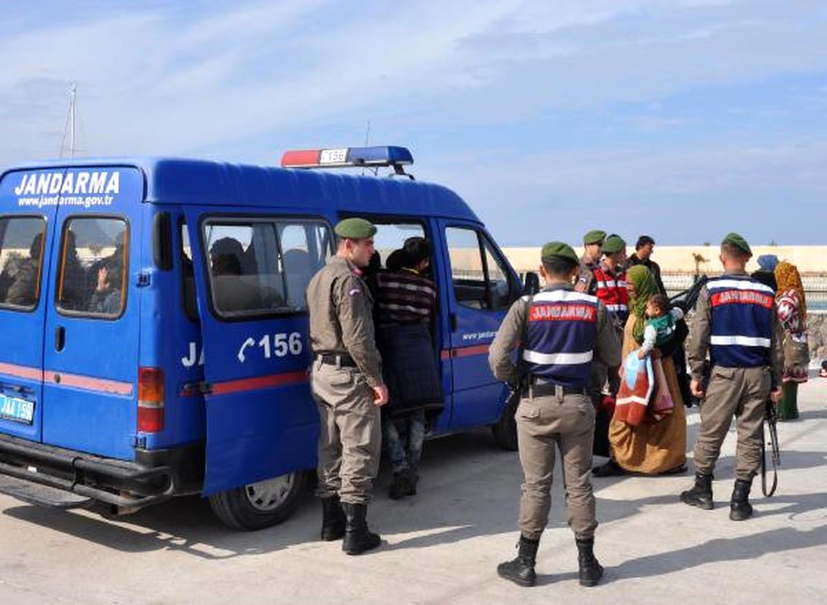 Datça\'ya Feribotla Gelen 21 Suriyeliye Gözaltı