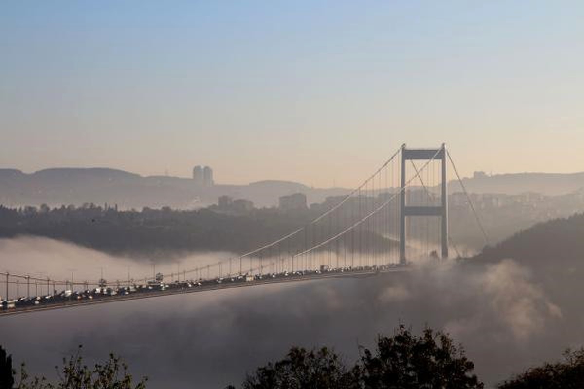 İstanbul Boğazı\'nda Sis Etkili Oluyor